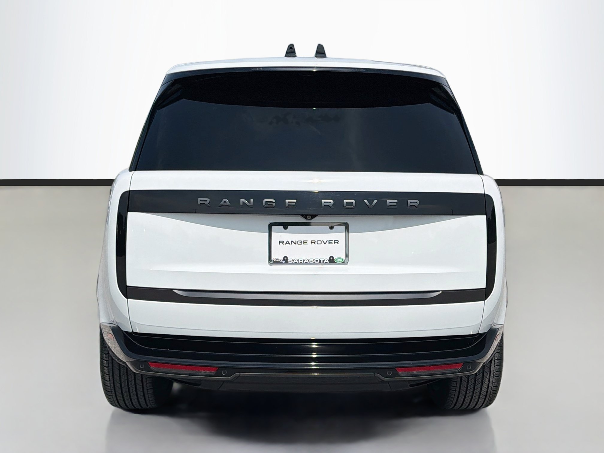 Used 2025 Land Rover Range Rover SE AWD/4WD image 4