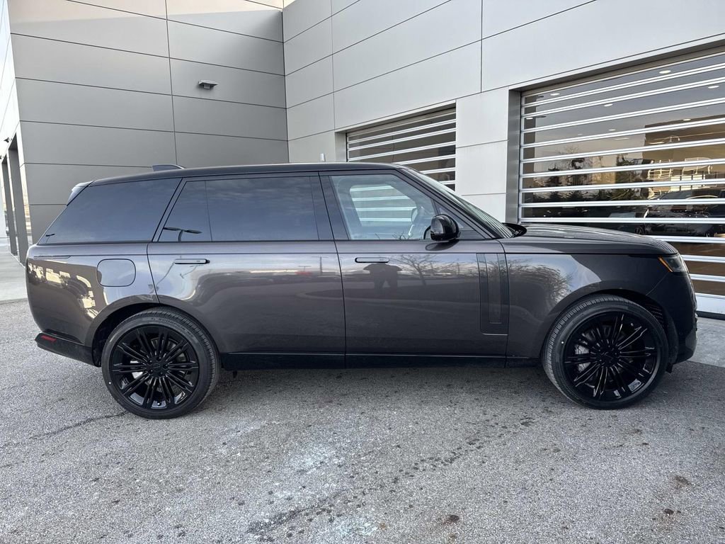 New 2026 Land Rover Range Rover Long Wheelbase SE image 9