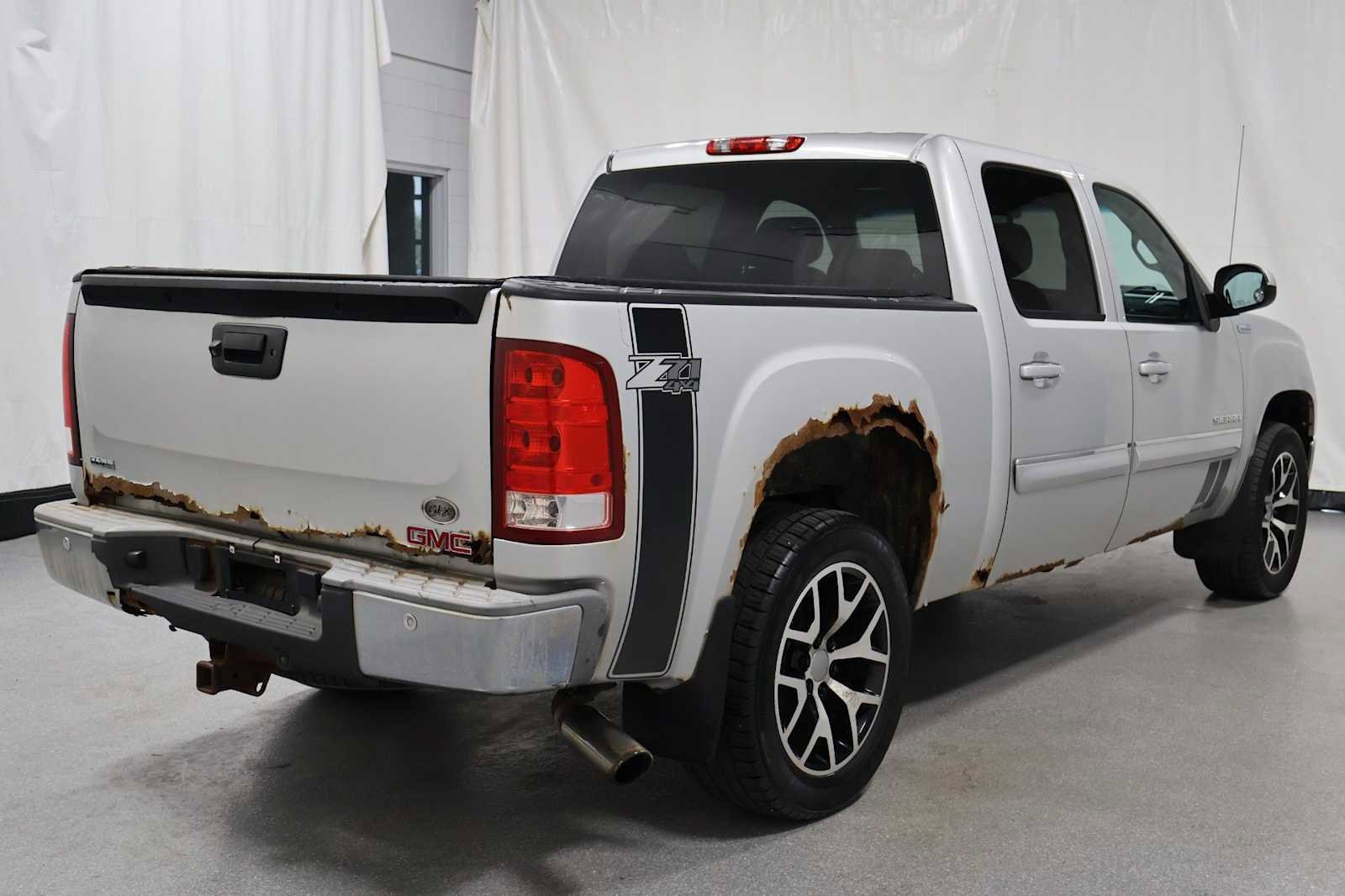 Used 2010 GMC Sierra 1500 SLT AWD/4WD image 9