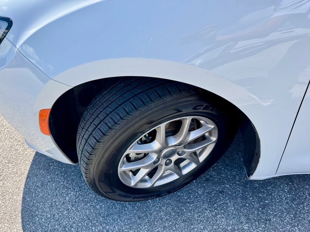 Used 2024 Chrysler Pacifica Touring-L FWD image 41
