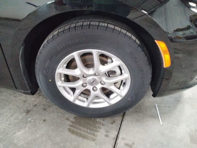 Used 2024 Chrysler Pacifica Touring-L image 17