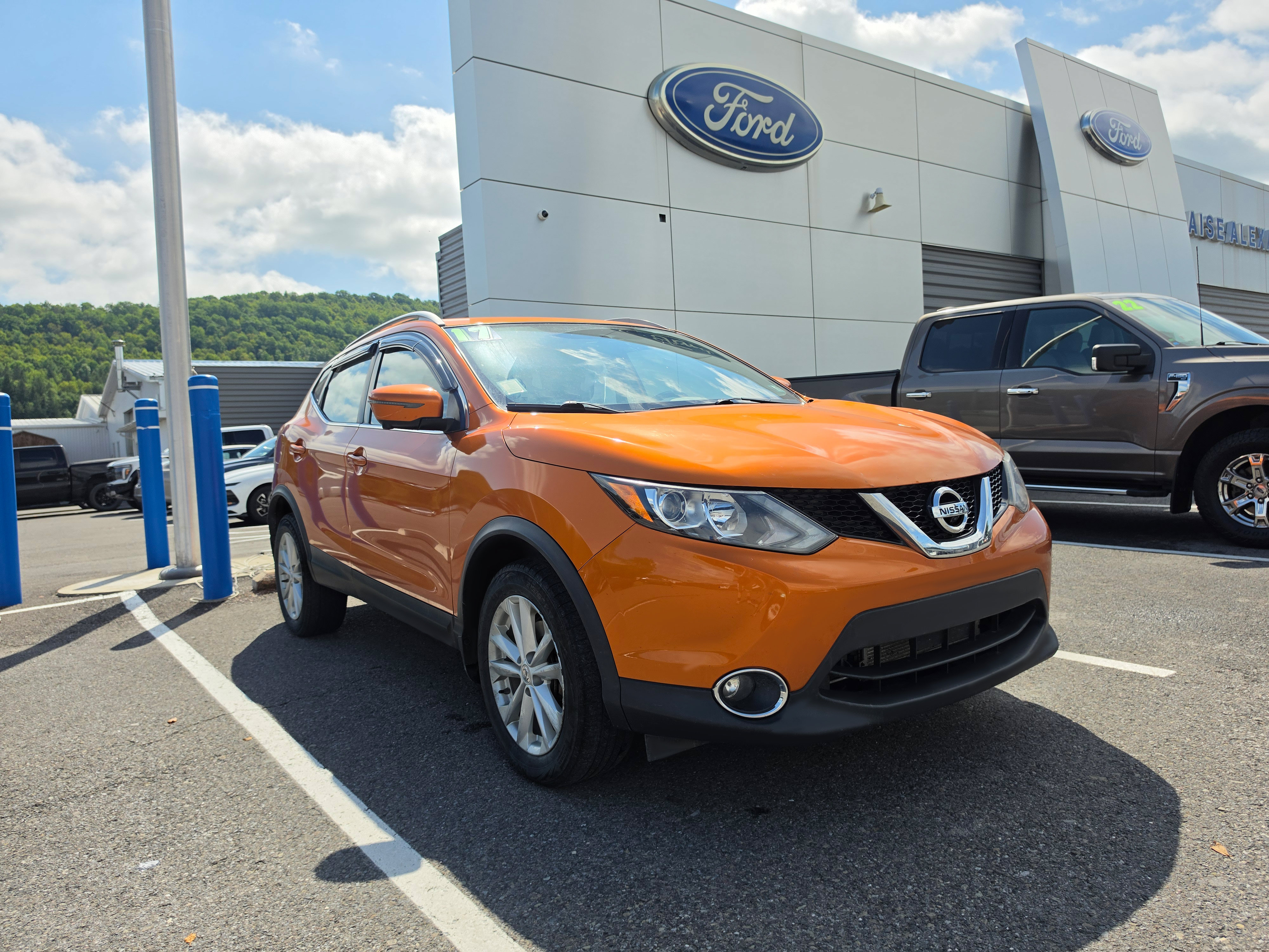 Used 2017 Nissan Rogue Sport SV w/ SV Premium Package AWD/4WD image 1