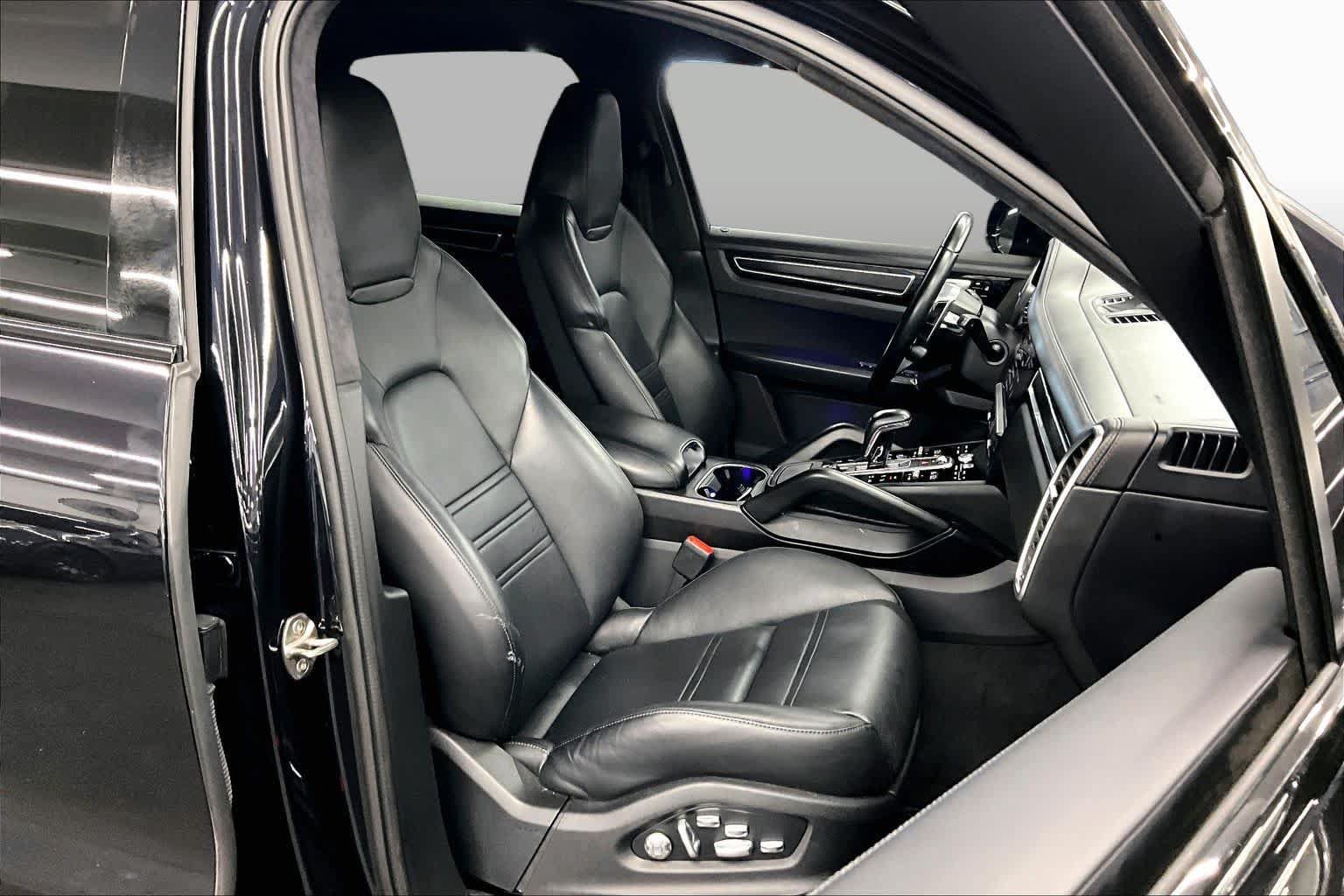 Used 2021 Porsche Cayenne GTS AWD/4WD image 8