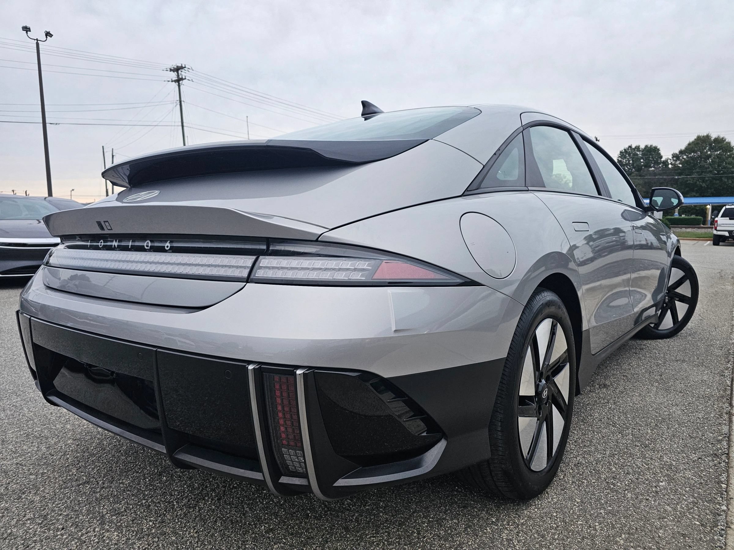 Used 2024 Hyundai Ioniq 6 SE RWD image 6