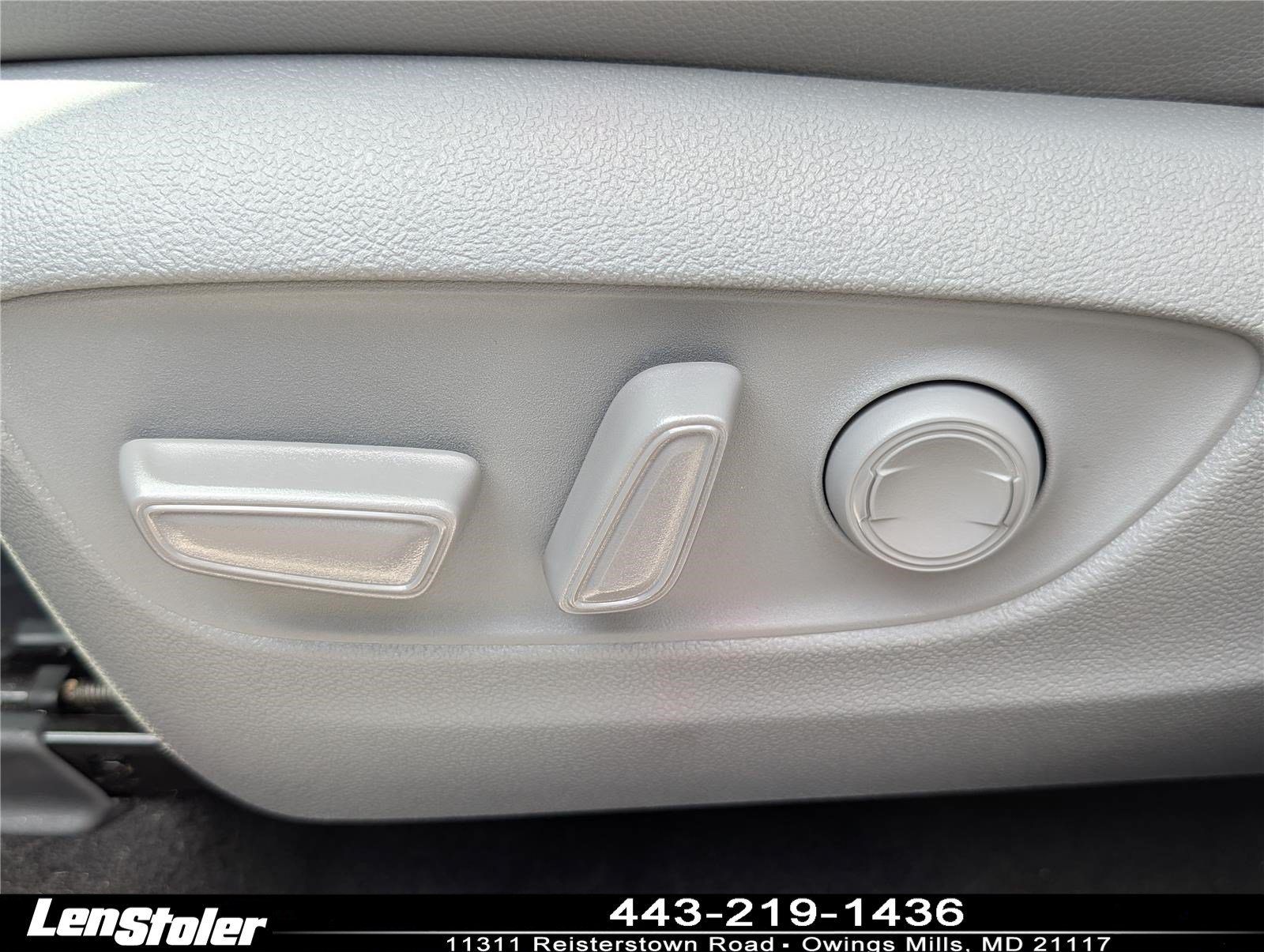 Used 2023 Toyota Highlander XLE AWD/4WD image 22