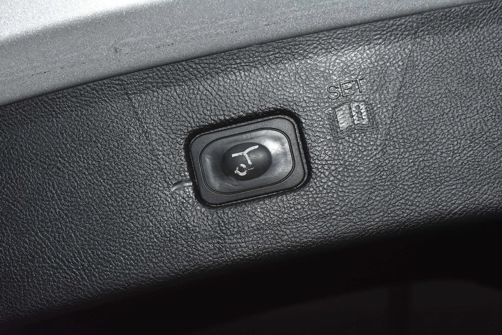 Used 2016 Ford Edge Titanium FWD image 32