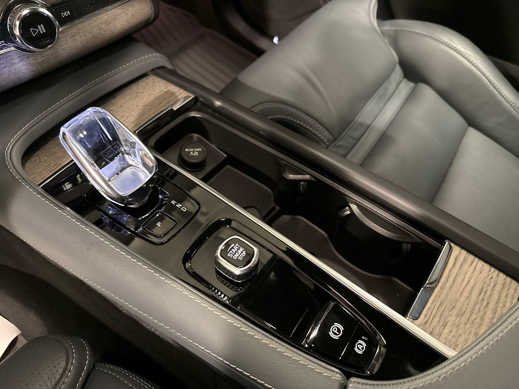 Certified 2024 Volvo XC90 B6 Ultimate w/ Protection Package Premier AWD/4WD image 18