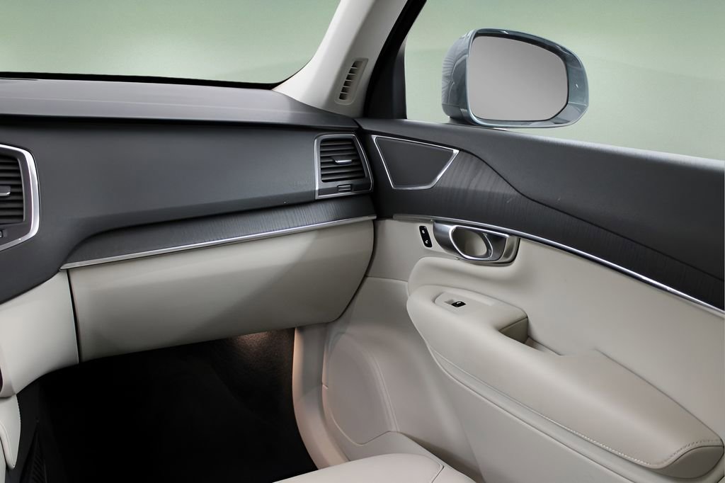 Used 2020 Volvo XC90 T6 Momentum AWD/4WD image 17