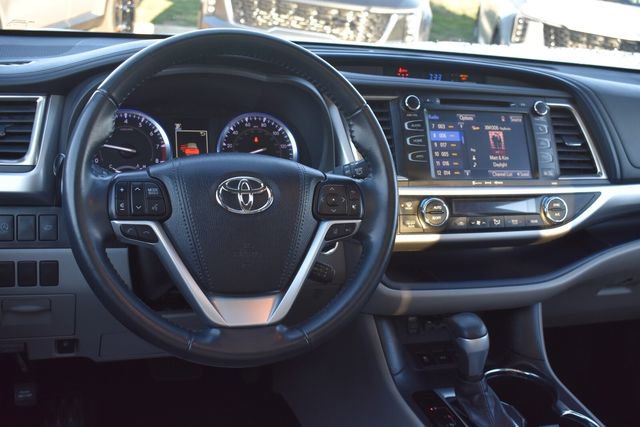 Used 2019 Toyota Highlander XLE image 21