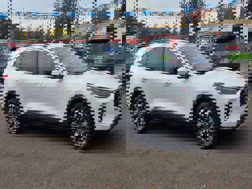 Used 2023 Ford Escape Platinum w/ Premium Technology Package image 3