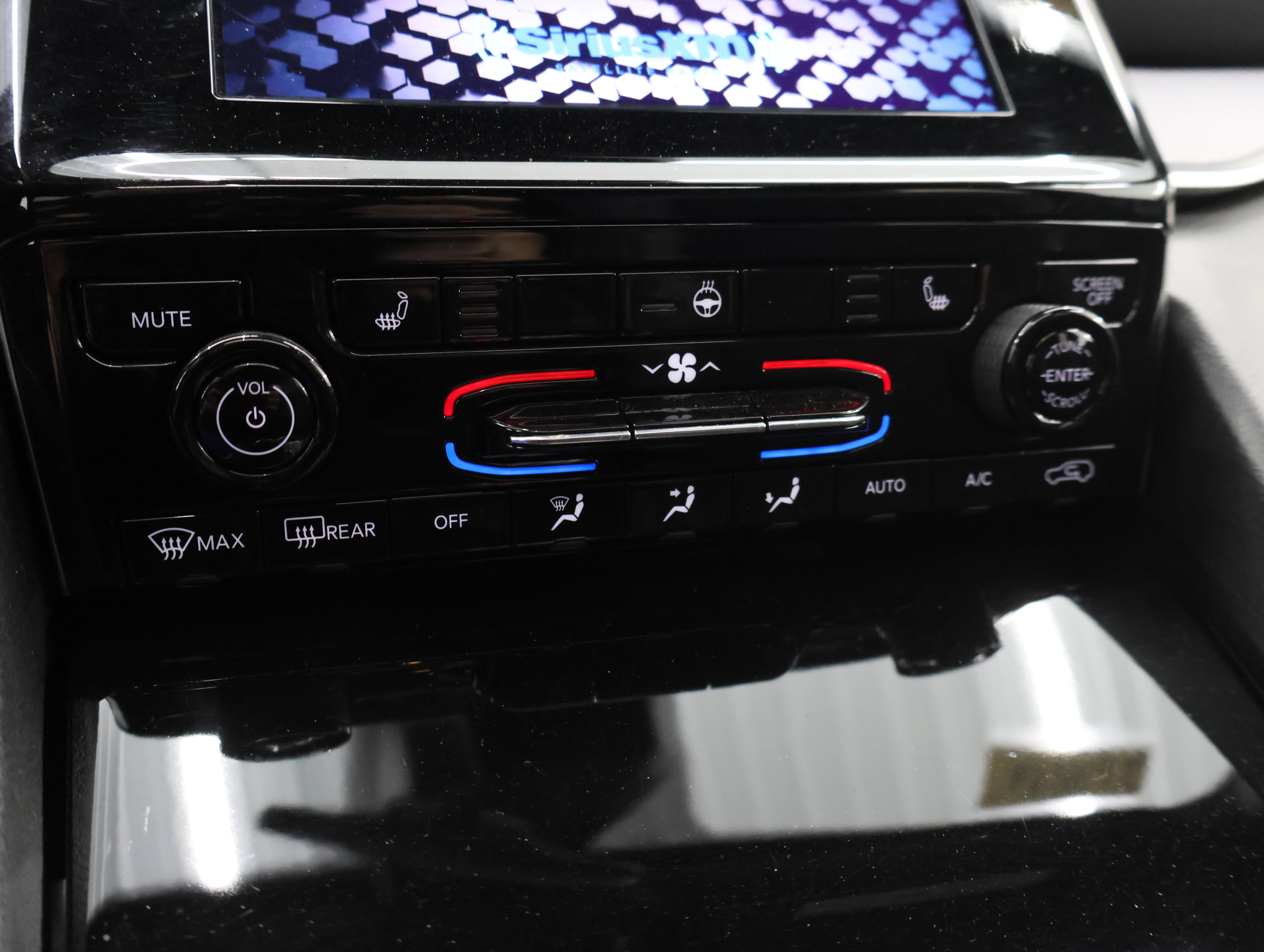 Used 2025 Jeep Grand Cherokee L Altitude AWD/4WD image 44