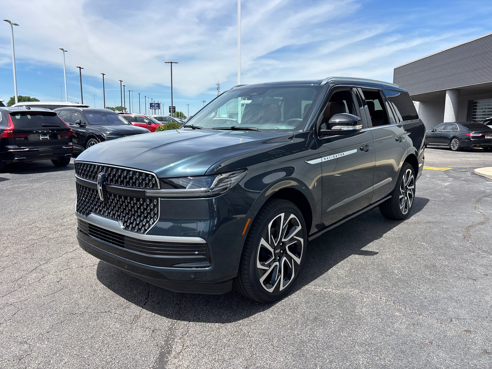 New 2026 Lincoln Navigator Reserve AWD/4WD image 3