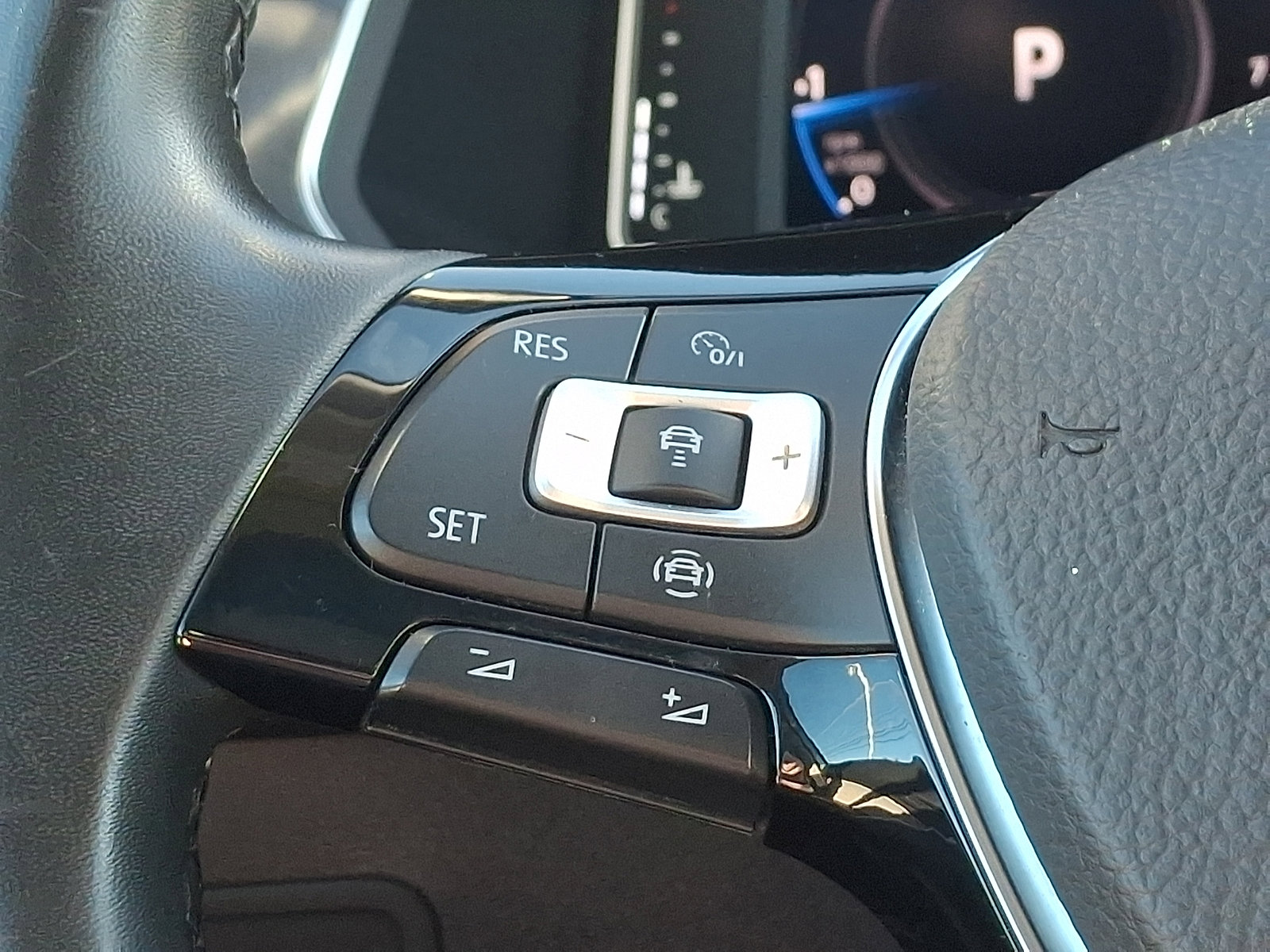 Used 2020 Volkswagen Tiguan SEL image 22