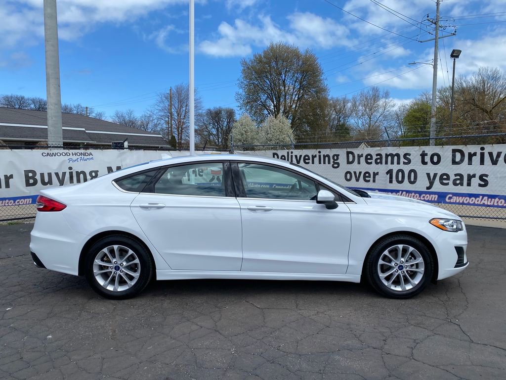 Used 2020 Ford Fusion SE FWD image 2