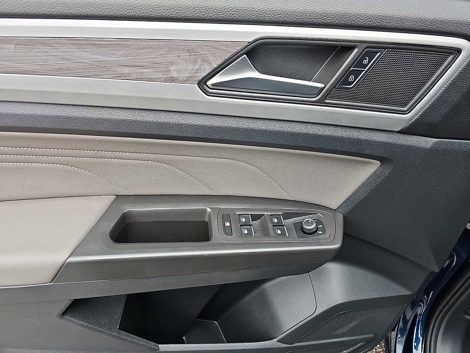 Used 2022 Volkswagen Atlas Cross Sport SE image 13