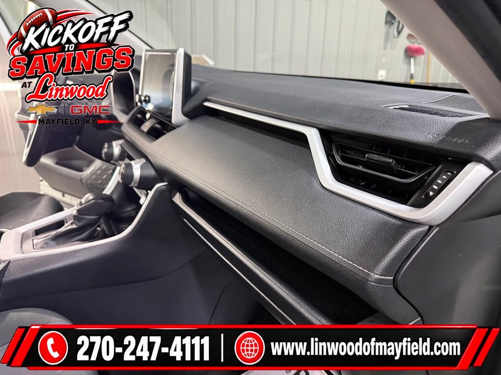 Used 2025 Toyota RAV4 XLE FWD image 30