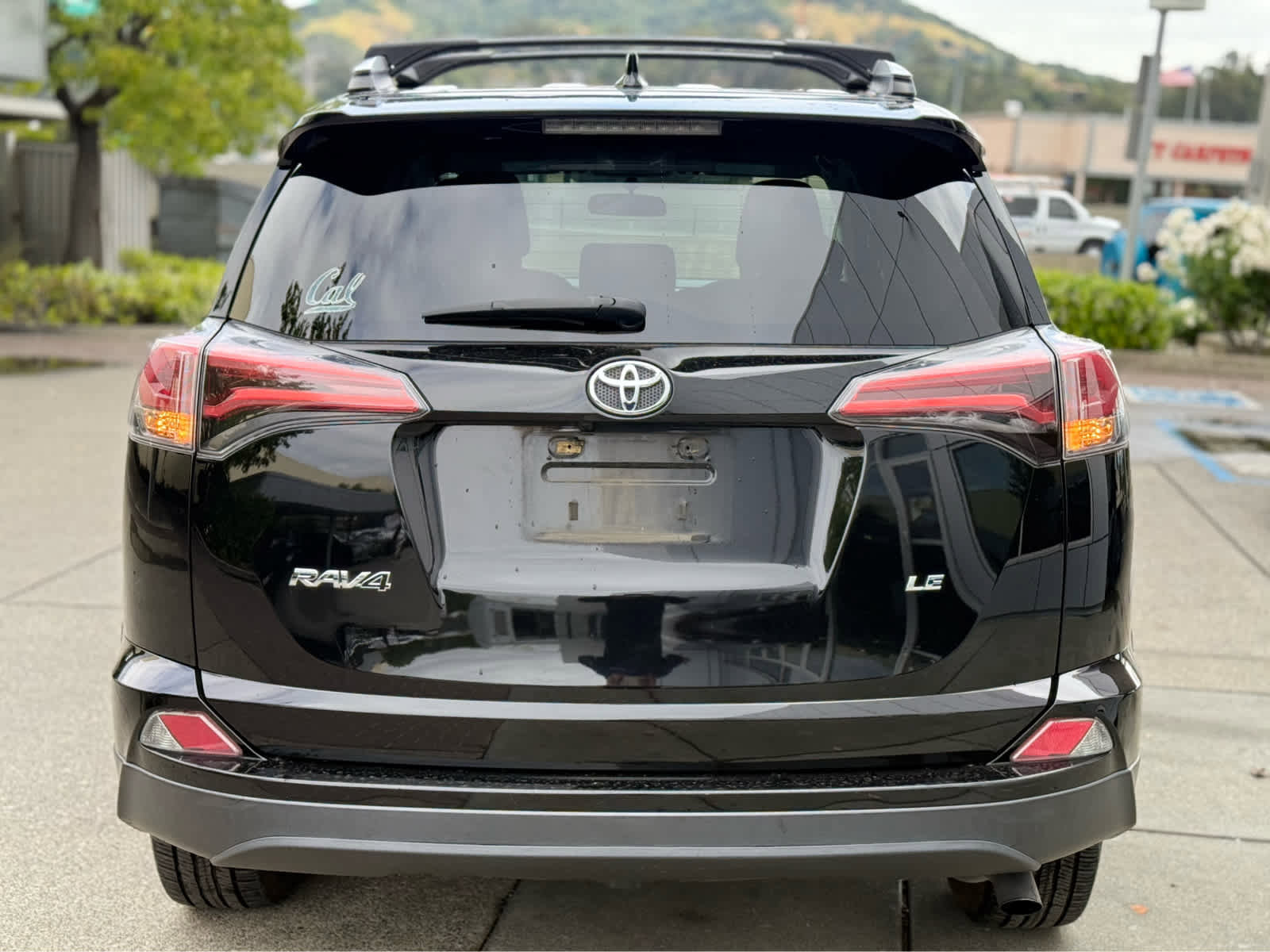 Used 2016 Toyota RAV4 LE FWD image 3