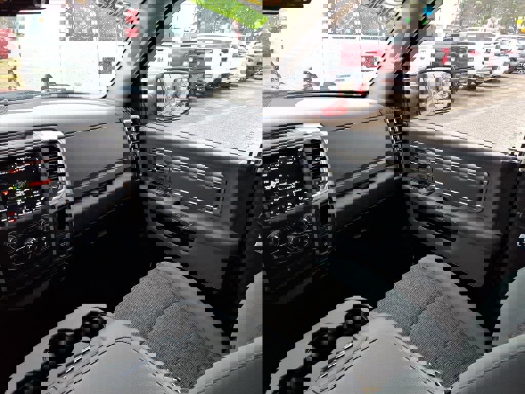 Used 2019 RAM 1500 Classic SLT w/ Luxury Group image 12