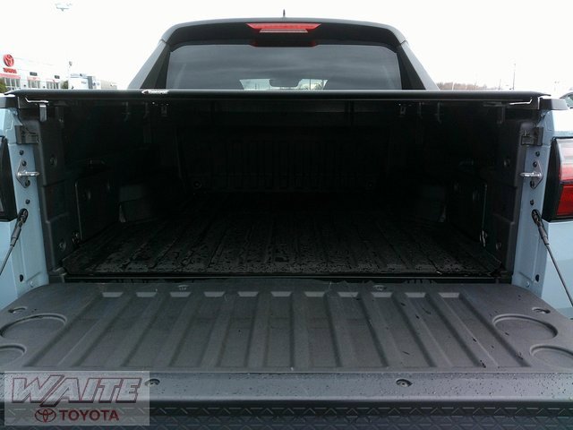 Used 2025 Hyundai Santa Cruz SE image 4