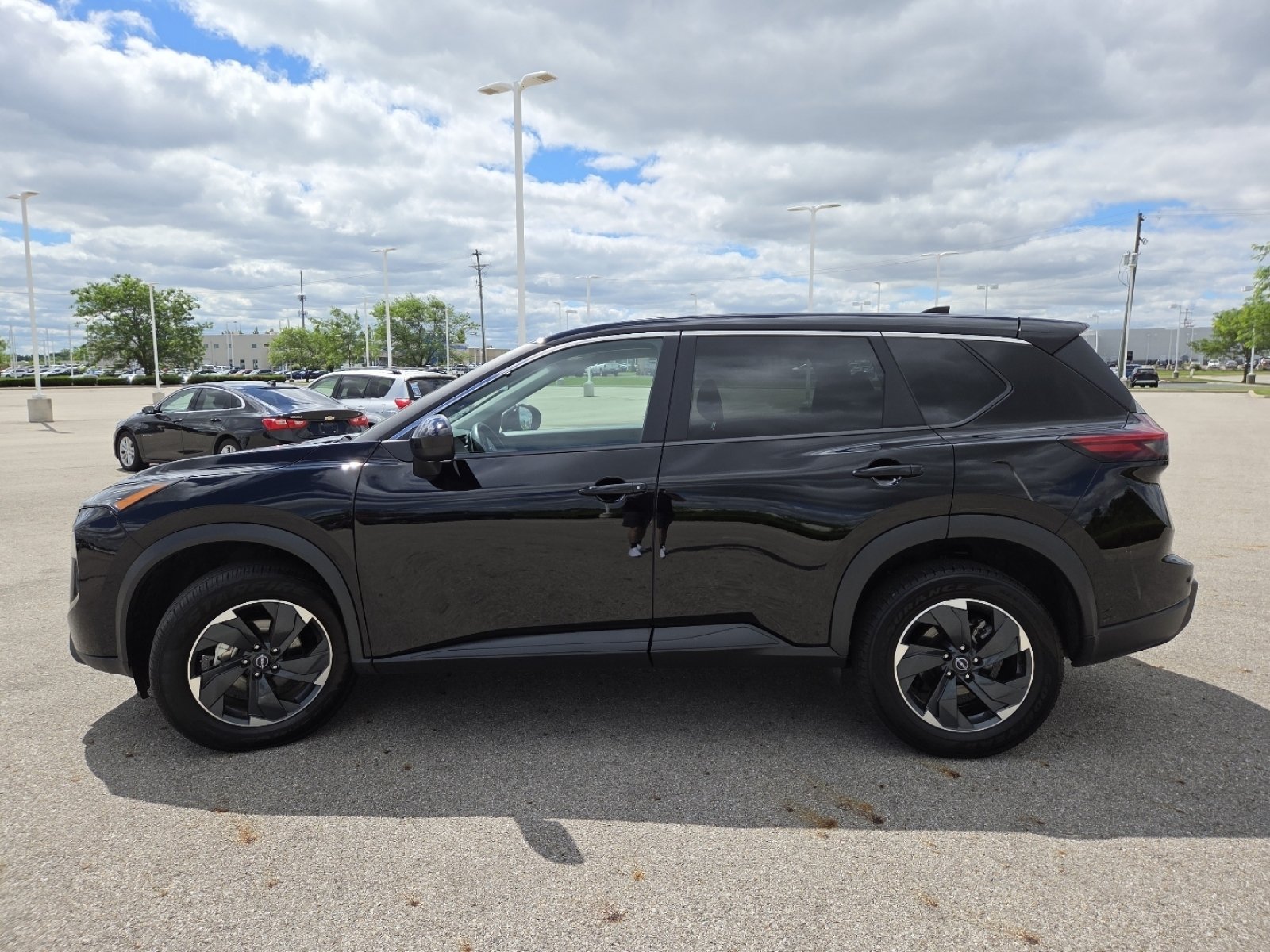 Used 2025 Nissan Rogue SV FWD image 13