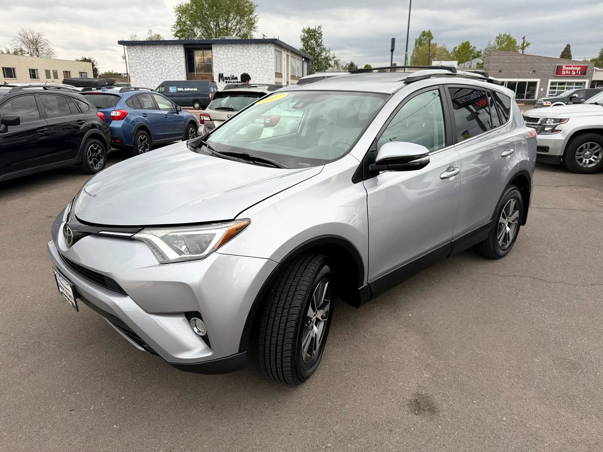 Used 2017 Toyota RAV4 XLE AWD/4WD image 5
