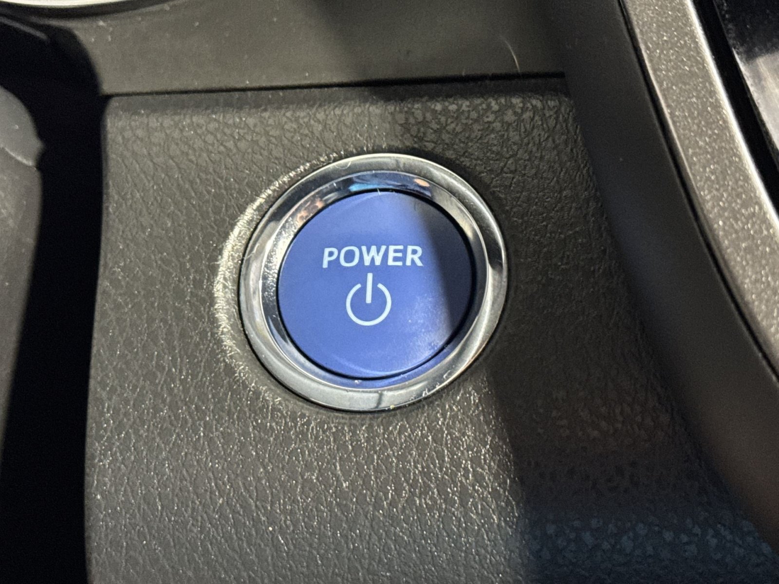 Used 2020 Toyota Camry LE FWD image 31
