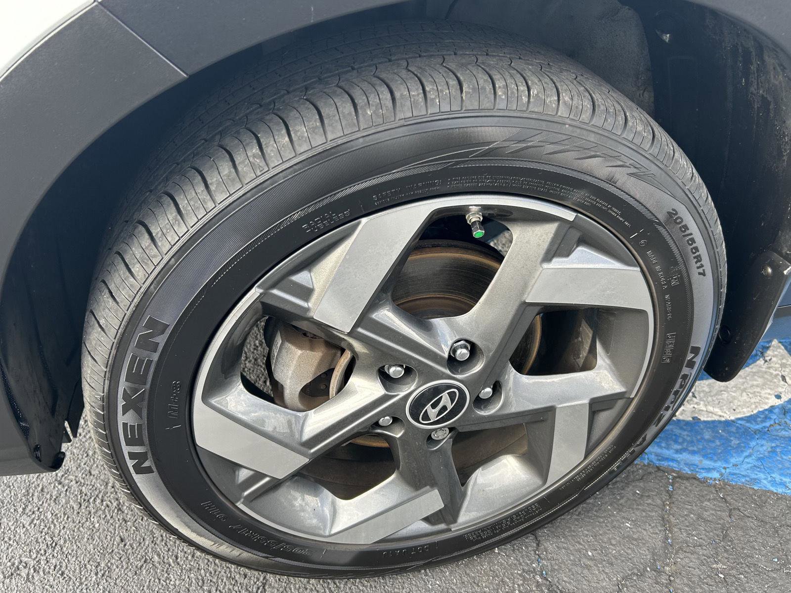 Certified 2024 Hyundai Venue SEL FWD image 10