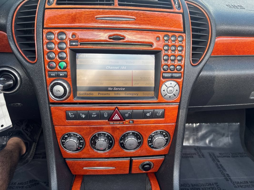 Used 2011 Mercedes-Benz SLK 350 image 17