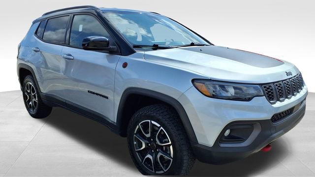 Used 2025 Jeep Compass Trailhawk image 4