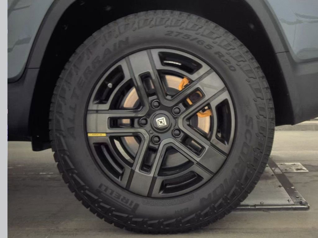 Used 2023 Rivian R1T Adventure image 7