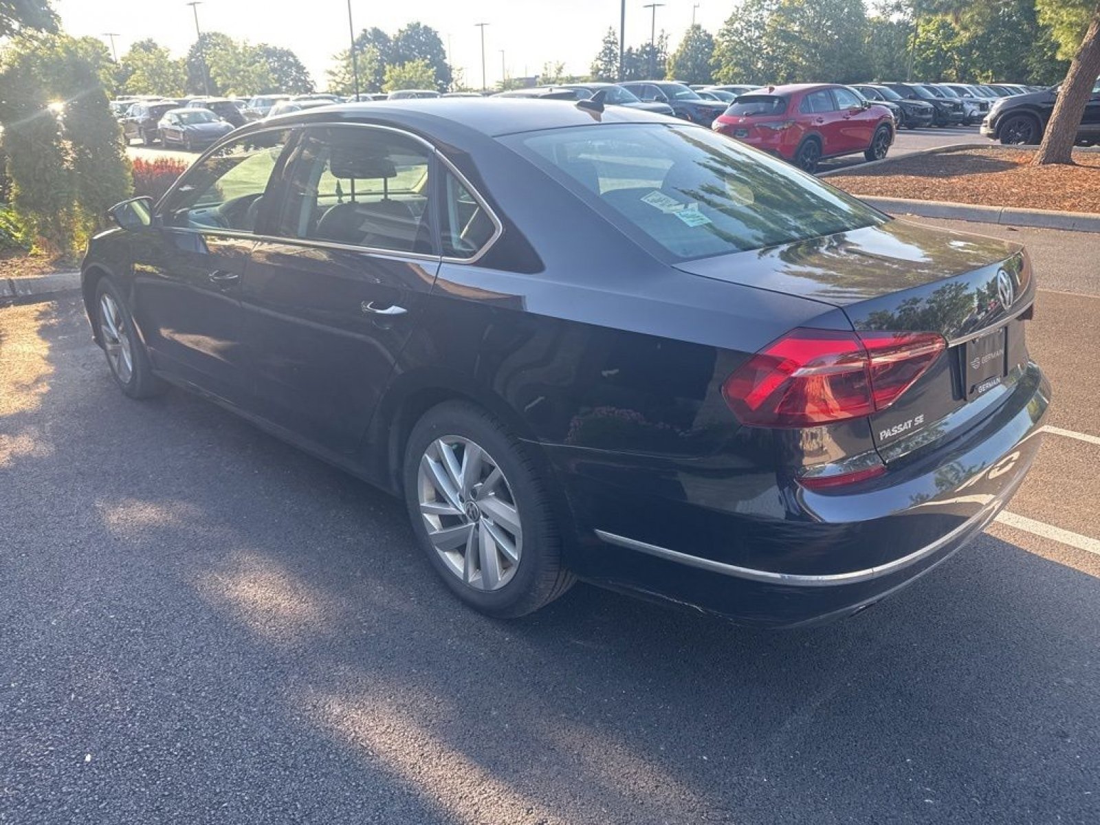 Used 2018 Volkswagen Passat 2.0T SE FWD image 4