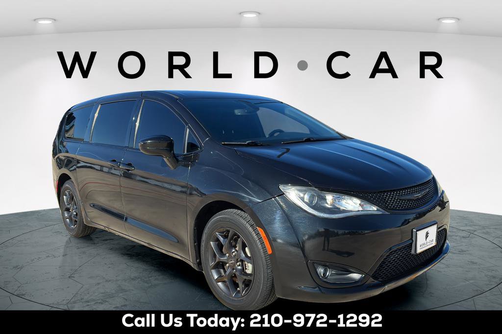 Used 2020 Chrysler Pacifica Touring w/ S Appearance Package image 16