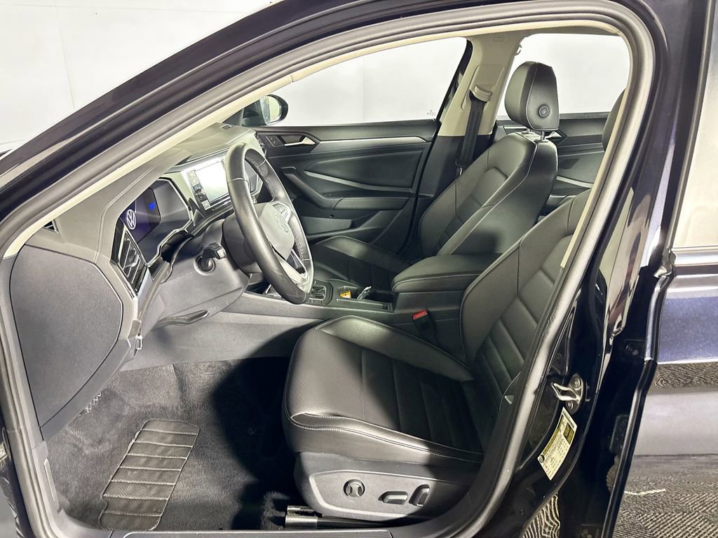 Used 2024 Volkswagen Jetta SE FWD image 11