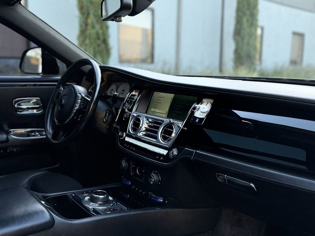 Used 2017 Rolls-Royce Ghost image 28
