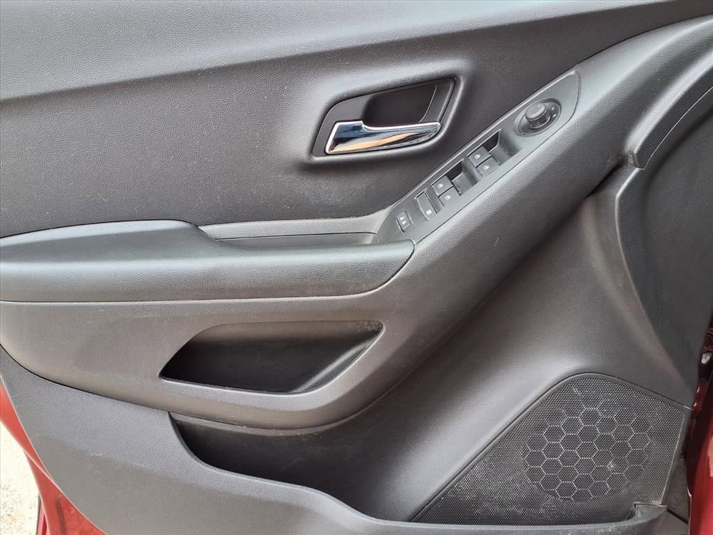 Used 2021 Chevrolet Trax LT w/ Driver Confidence Package image 23