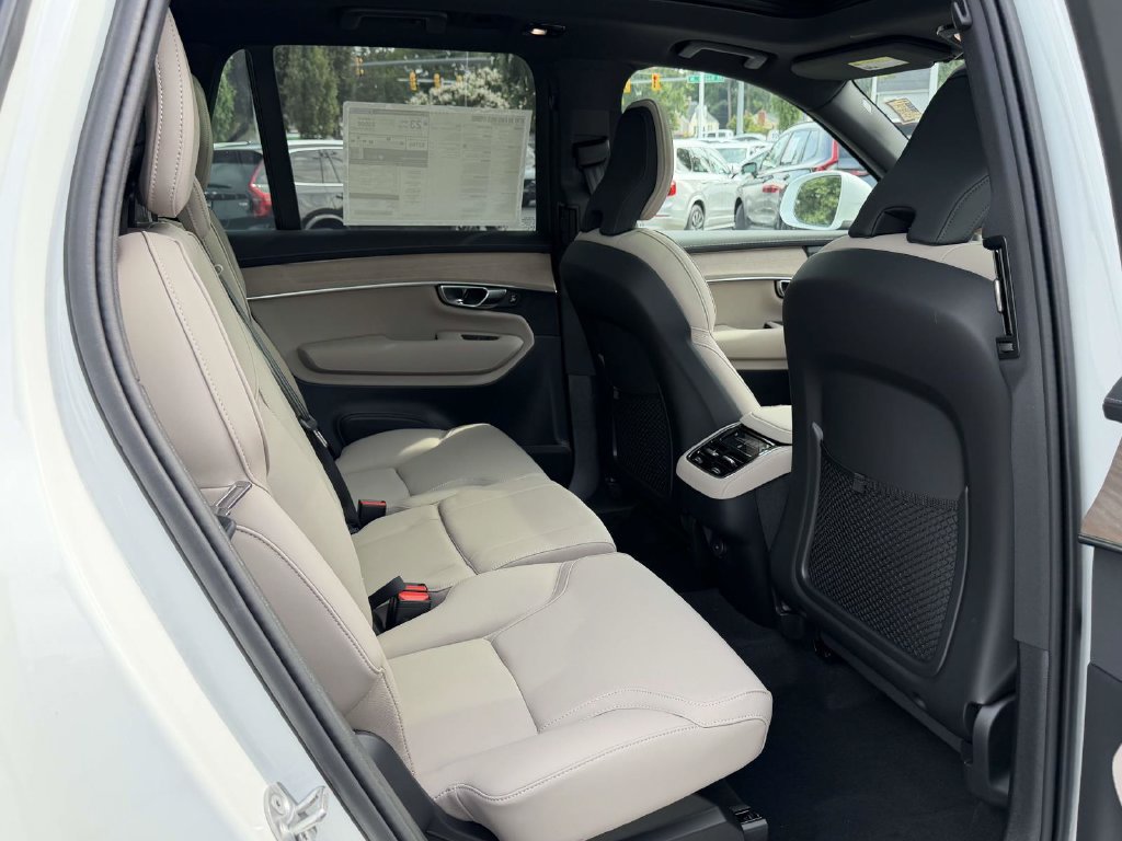 New 2026 Volvo XC90 B6 Plus w/ Protection Package Premier AWD/4WD image 12