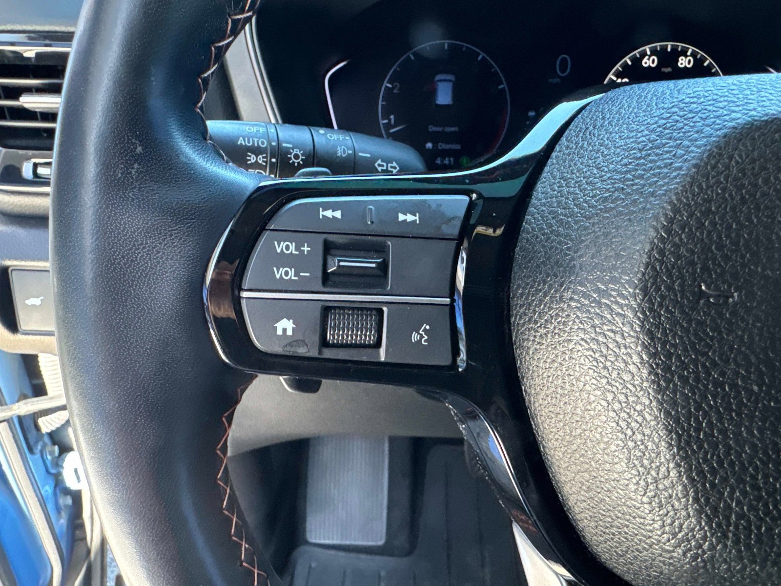 Used 2023 Honda Pilot TrailSport image 32