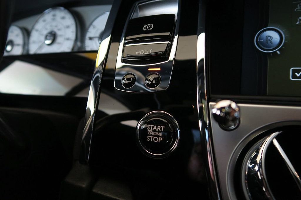 Used 2013 Rolls-Royce Ghost image 39