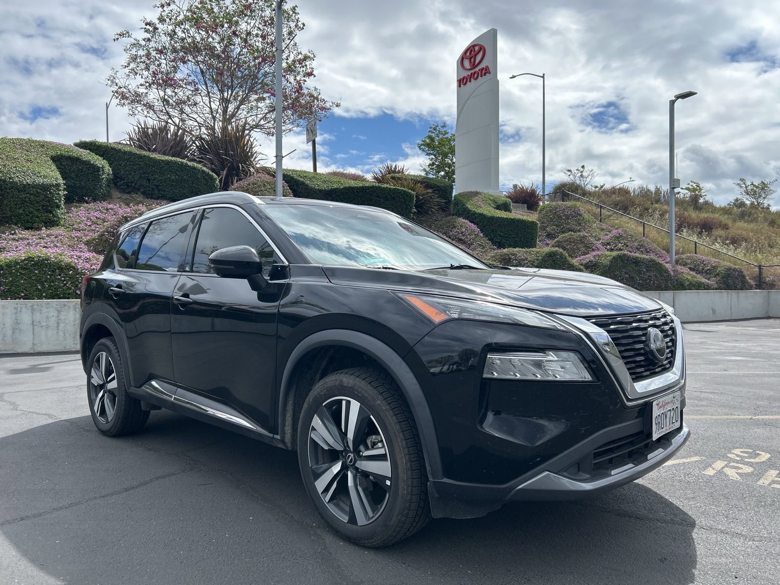 Used 2023 Nissan Rogue SL