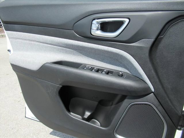 Used 2023 Jeep Compass Latitude image 19