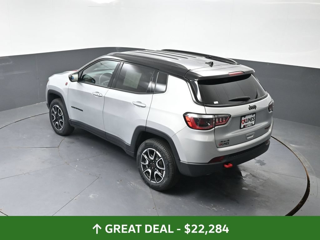 Used 2025 Jeep Compass Trailhawk AWD/4WD image 50