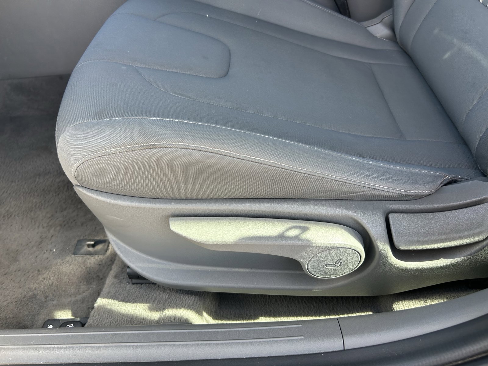 Used 2024 Hyundai Elantra SEL FWD image 27