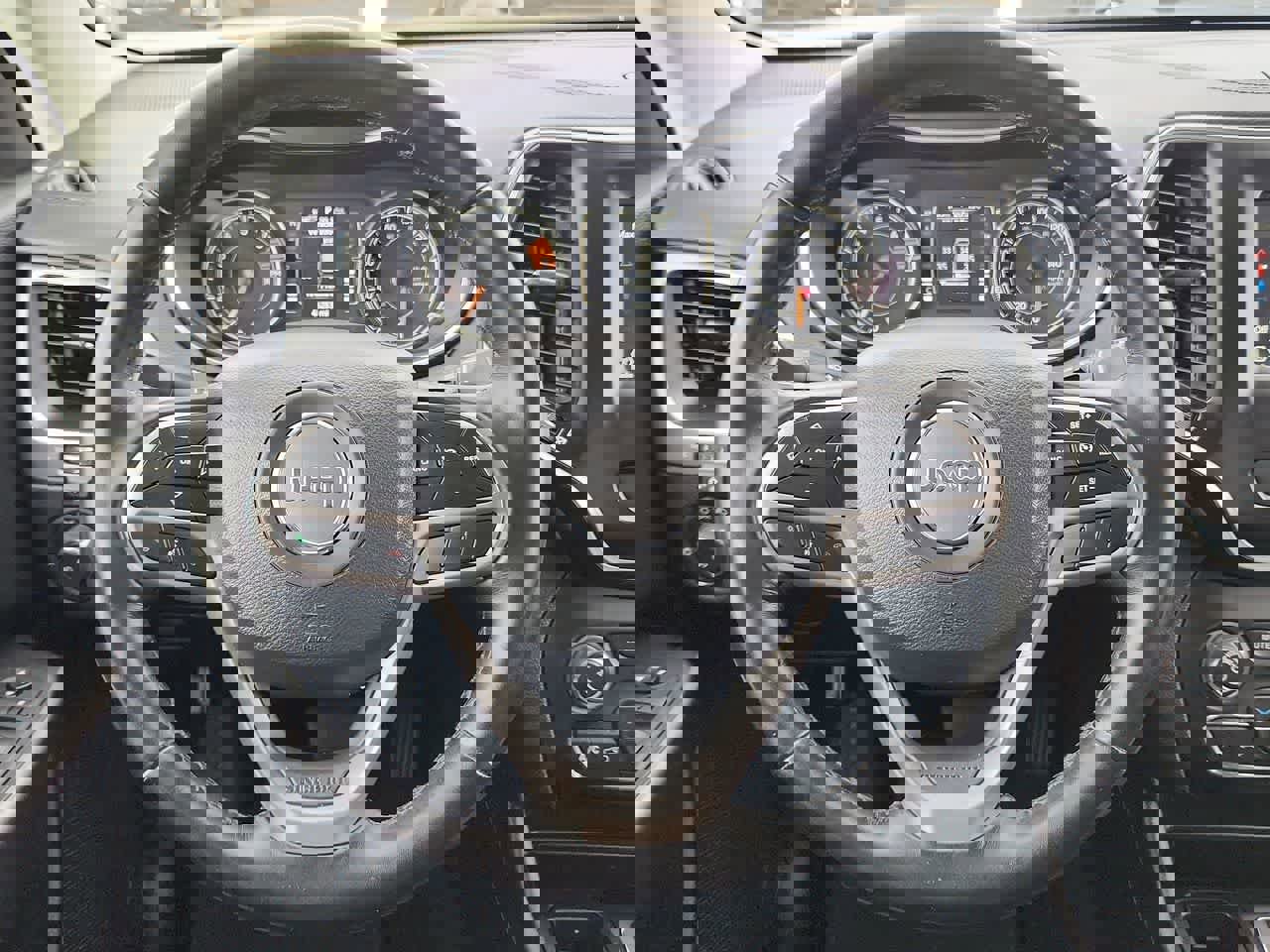 Used 2021 Jeep Cherokee Latitude Plus image 19