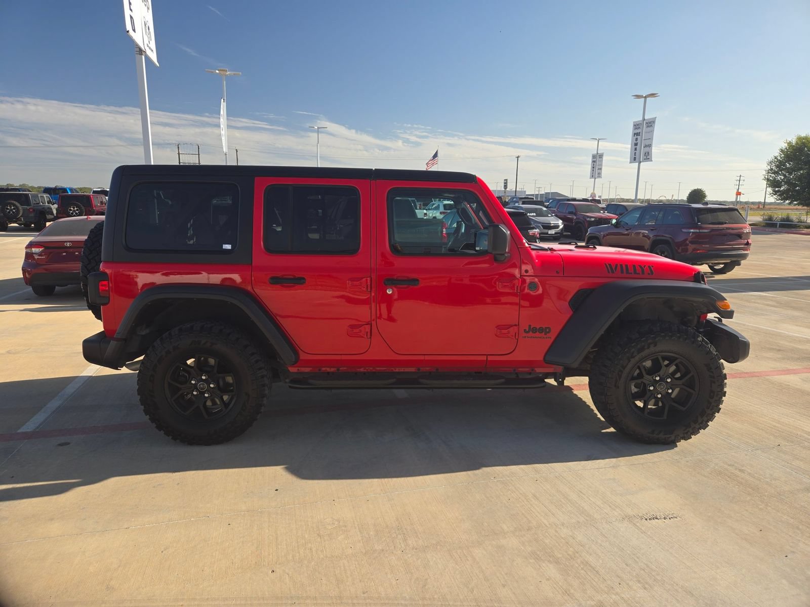Used 2025 Jeep Wrangler Unlimited Sport AWD/4WD image 2