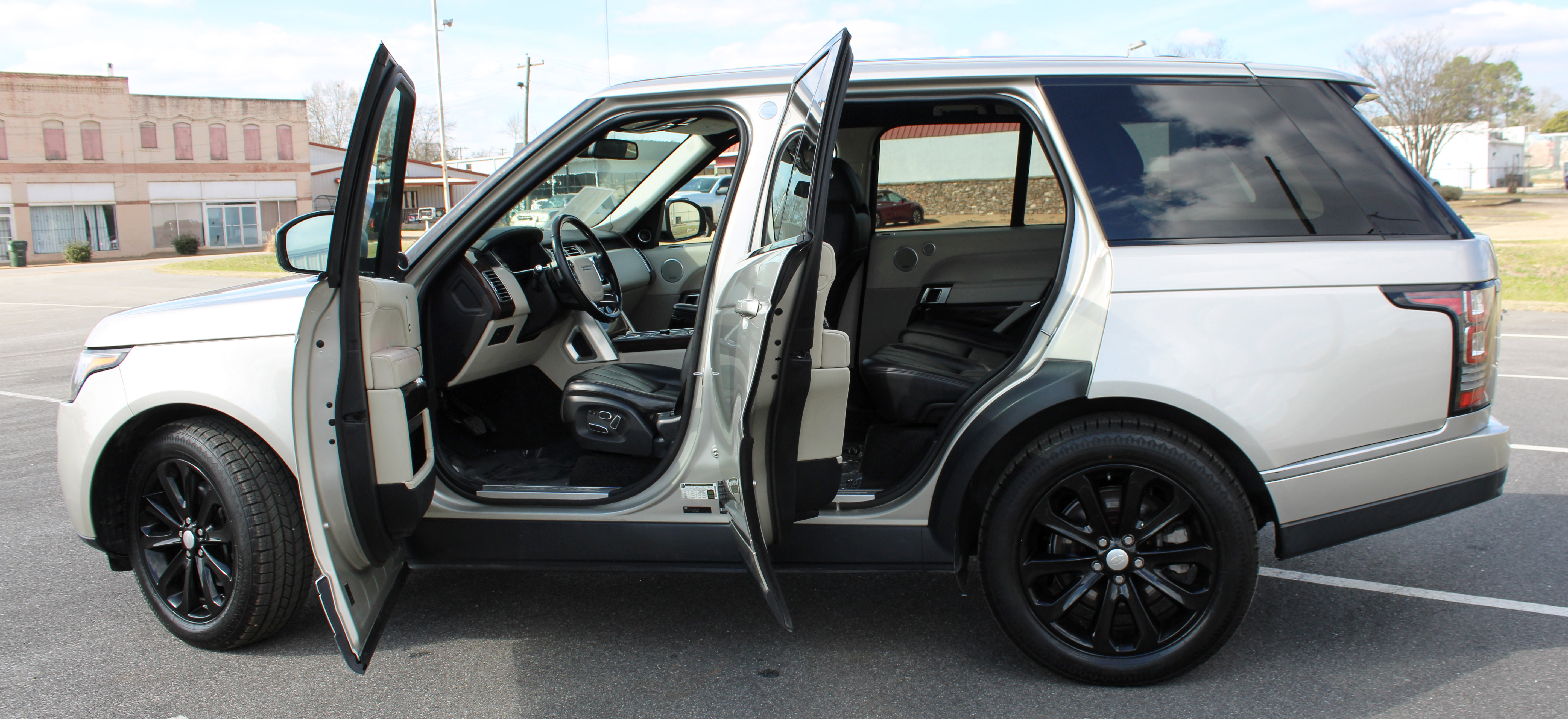 Used 2014 Land Rover Range Rover HSE image 4