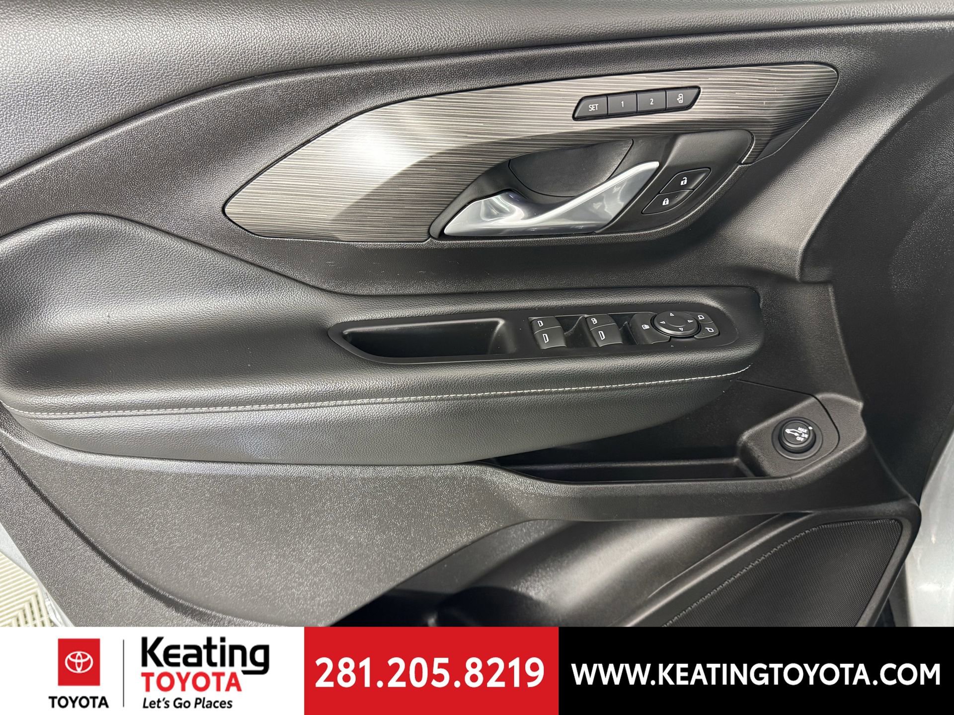 Used 2024 GMC Terrain SLT image 10