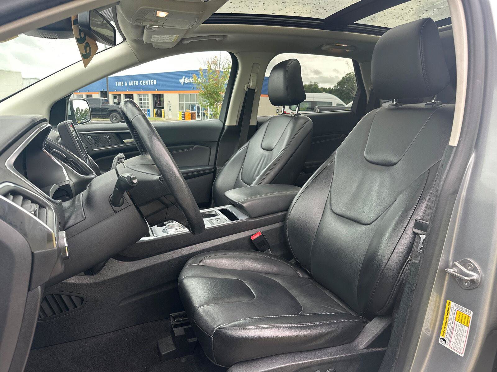 Used 2021 Ford Edge Titanium AWD/4WD image 3