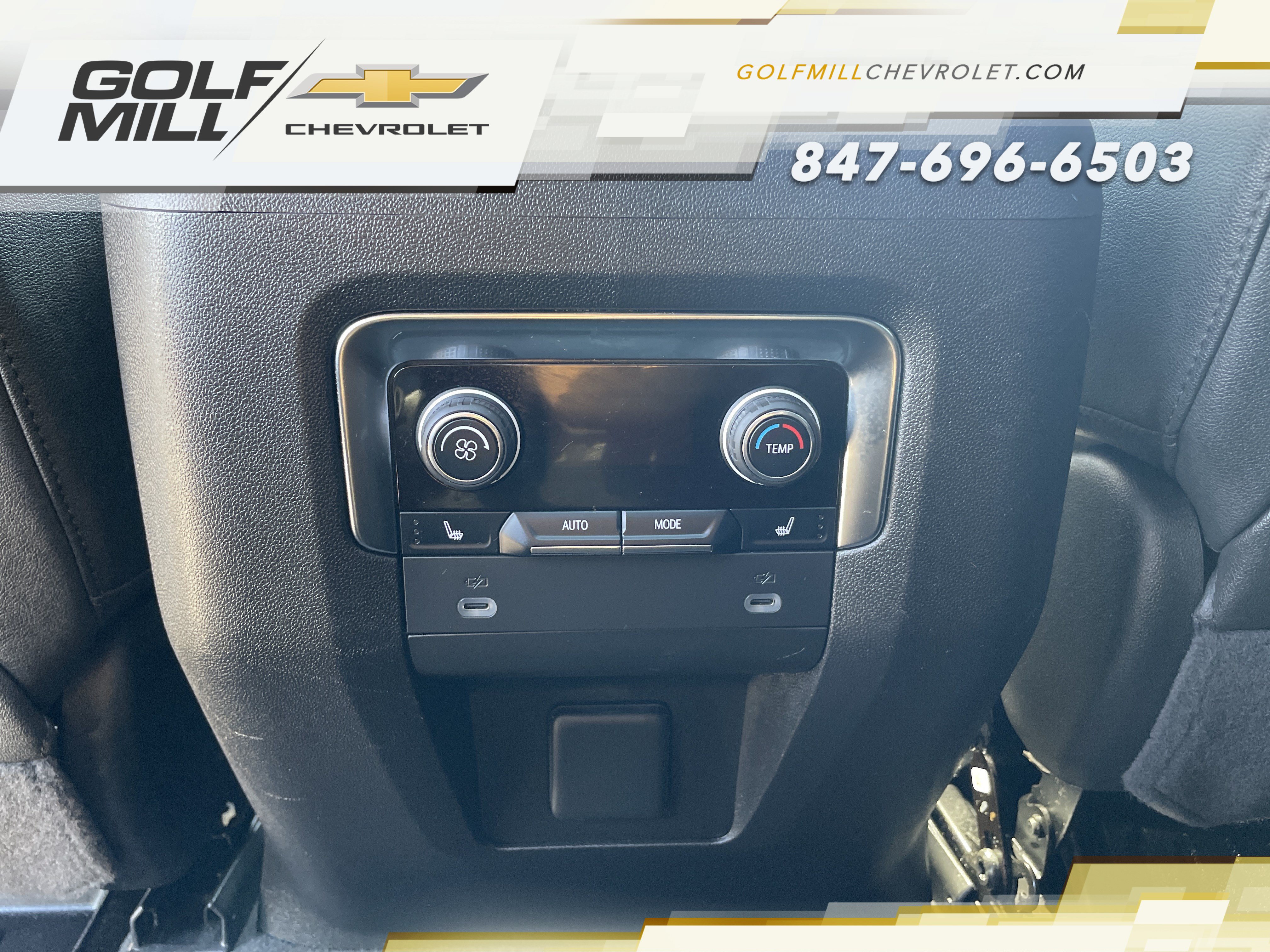 Used 2024 Chevrolet Suburban RST w/ Luxury Package AWD/4WD image 28