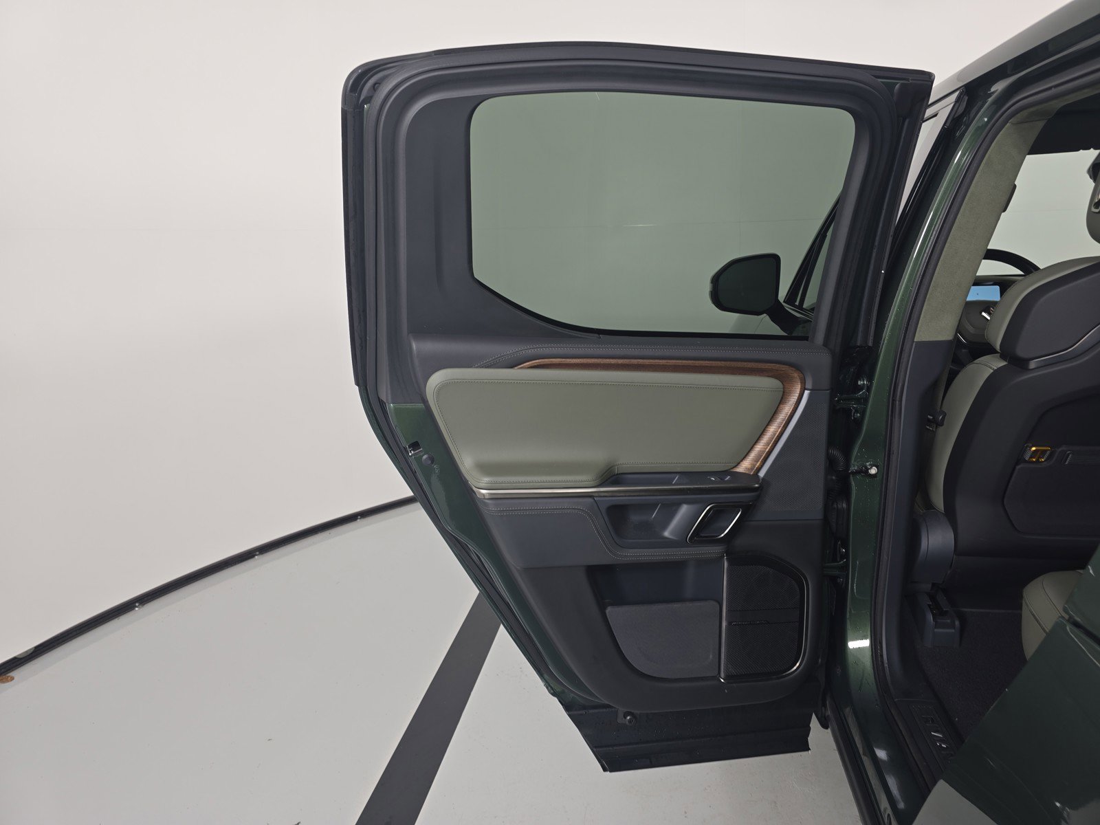 Used 2022 Rivian R1T Adventure image 17