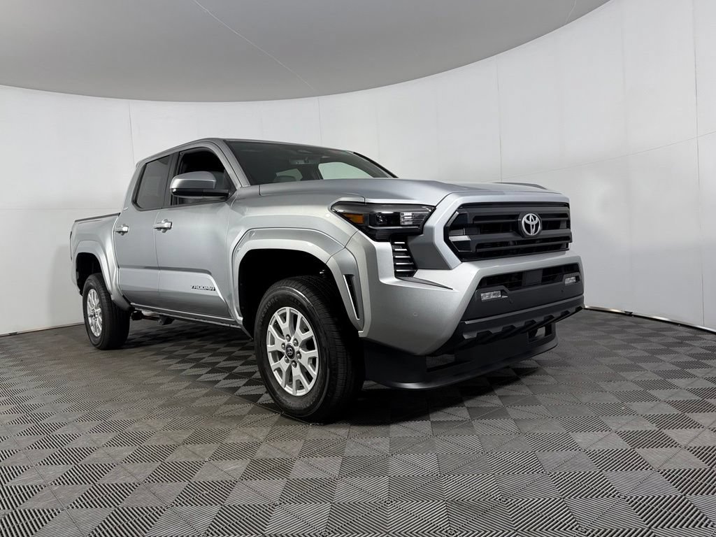 Used 2025 Toyota Tacoma SR5 AWD/4WD image 4